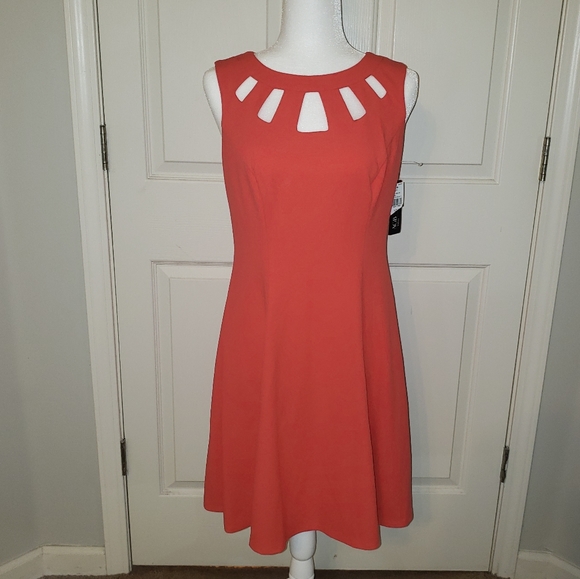 NWT- AGB Scuba Crepe Cut-Out Fit N Flate Dress - Picture 3 of 5